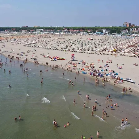 In Lido Degli Estensi 21209 * לידו דליי אסטנסי